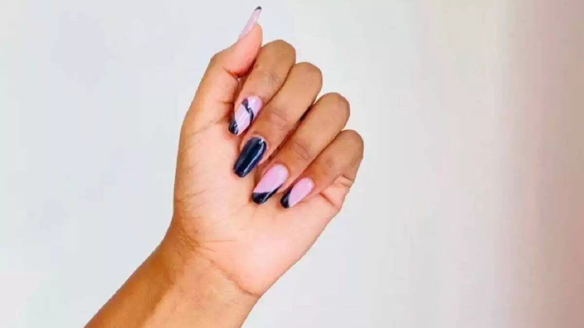 Beautiful acrylic manicure at home service in Nairobi 